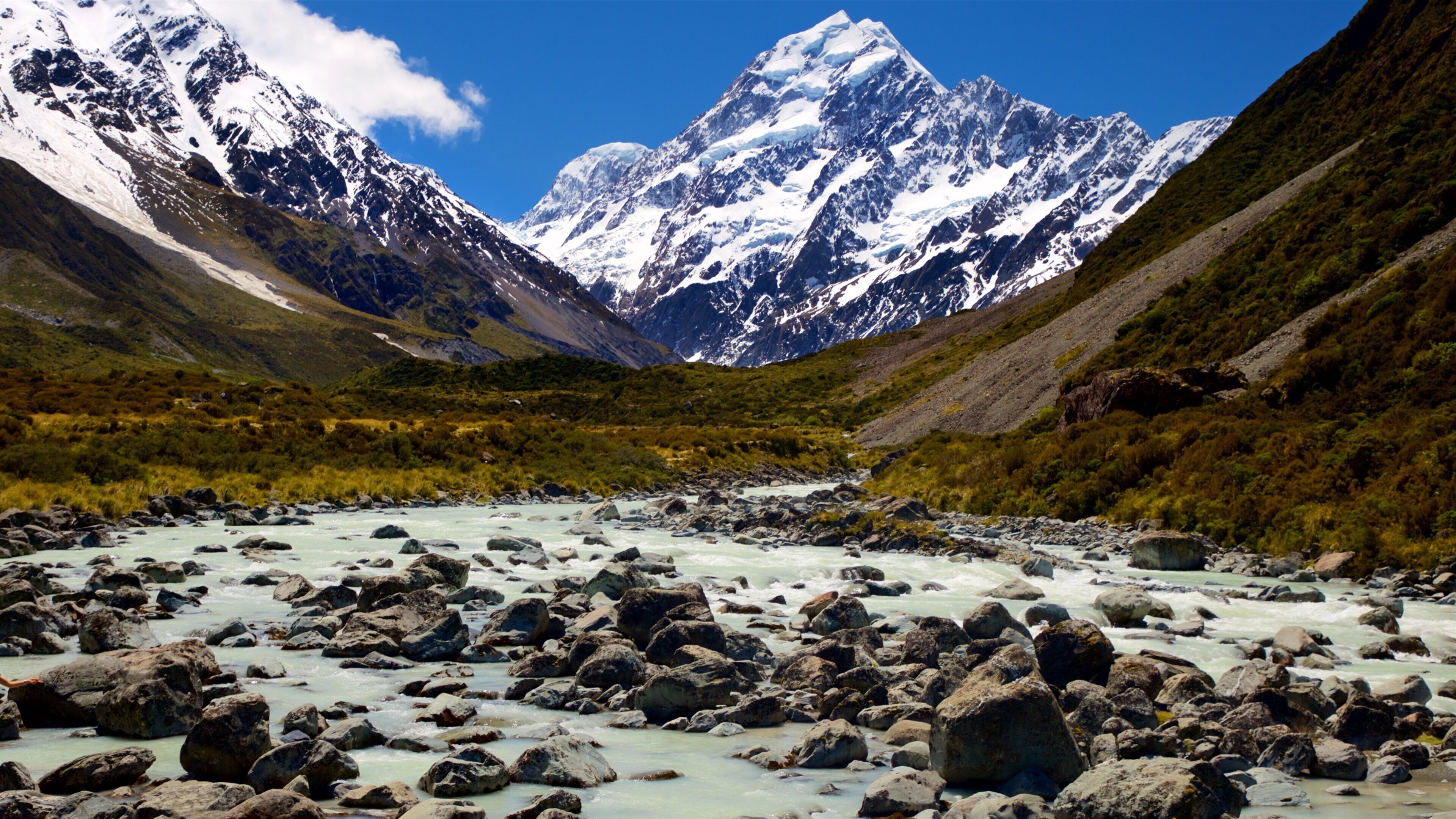 Mount Cook National Park which includes mountains, snow and landscape views