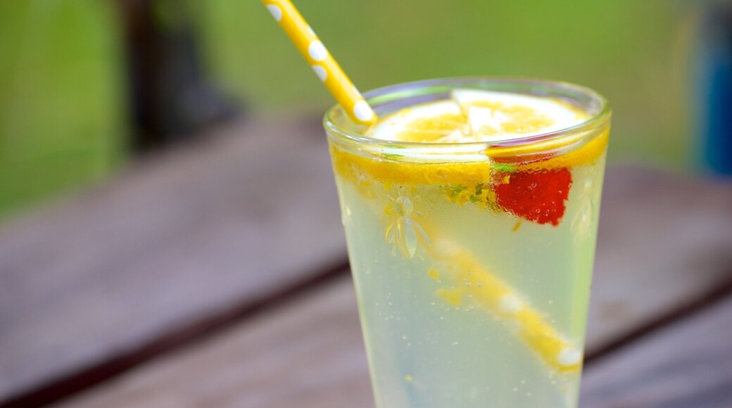 Havelock North showing drinks or beverages