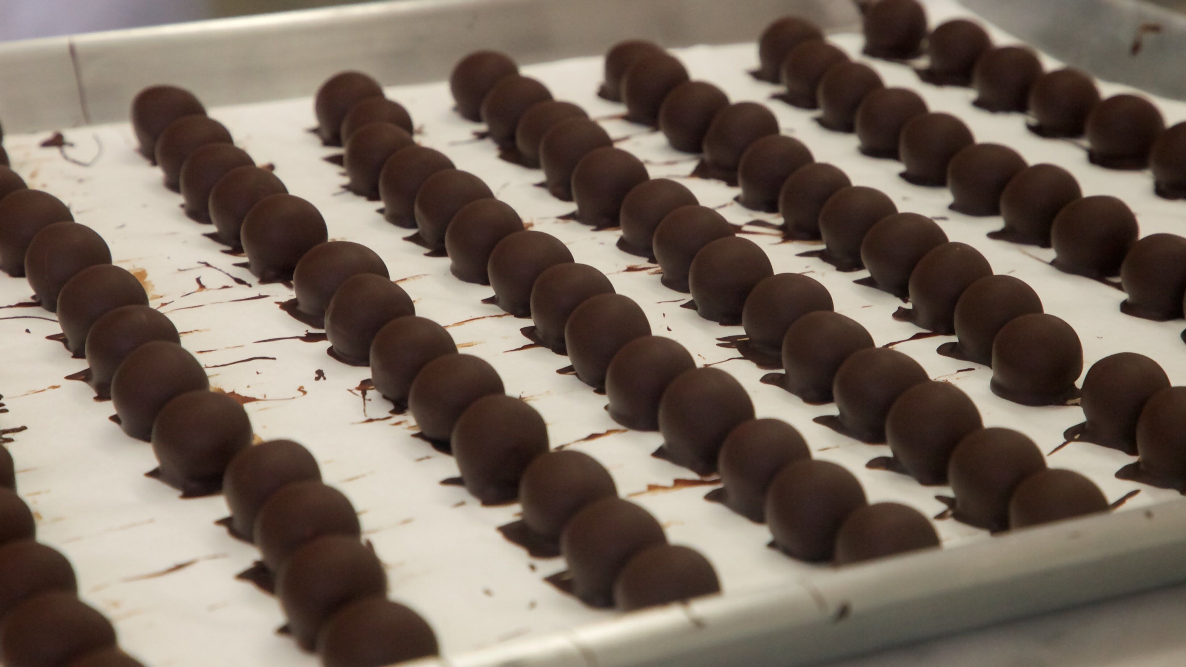 Makana Confections presenterar mat och interiörer