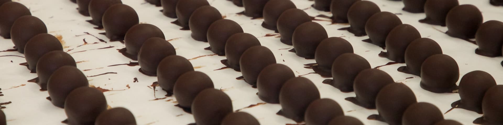 Makana Confections which includes food and interior views