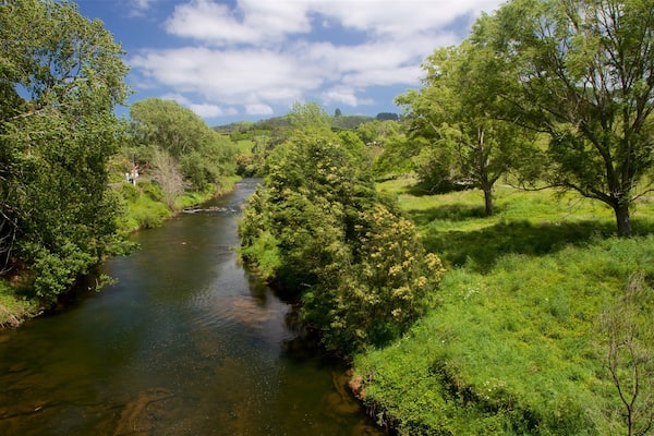 Hauraki Rail Trail - Day Rides qui includes riviĂšre ou ruisseau et scĂšnes tranquilles