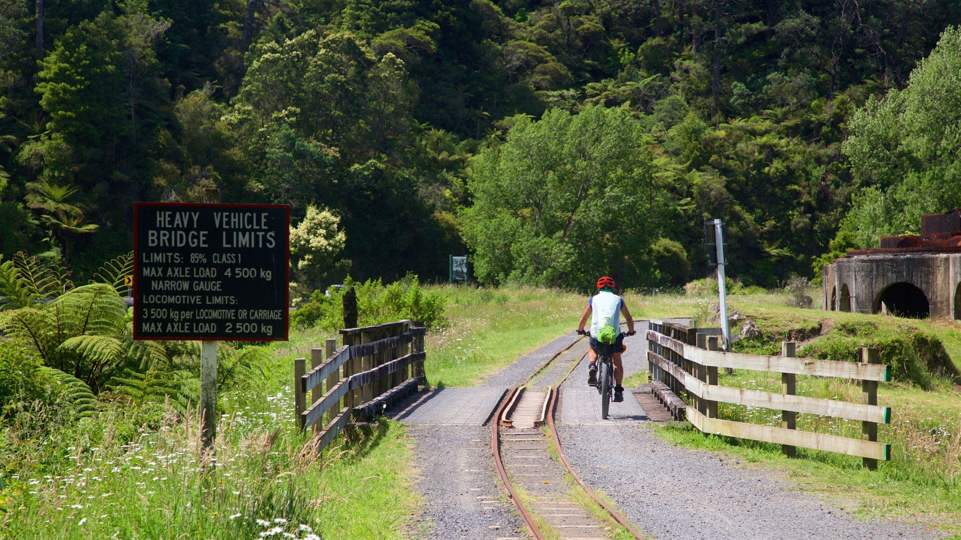 Hauraki Rail Trail - Day Rides das einen Beschilderung, Fahrradfahren und ruhige Szenerie