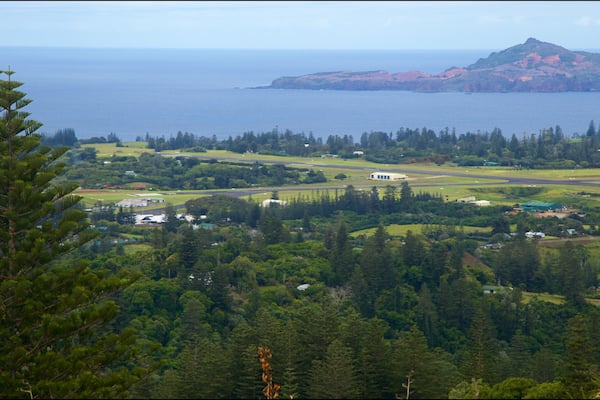 Mount Pitt showing general coastal views, tranquil scenes and landscape views