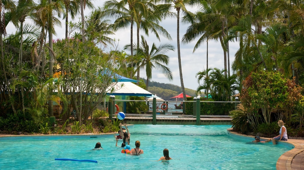 Daydream Island Rejuvenation Day Spa which includes a luxury hotel or resort, a pool and swimming