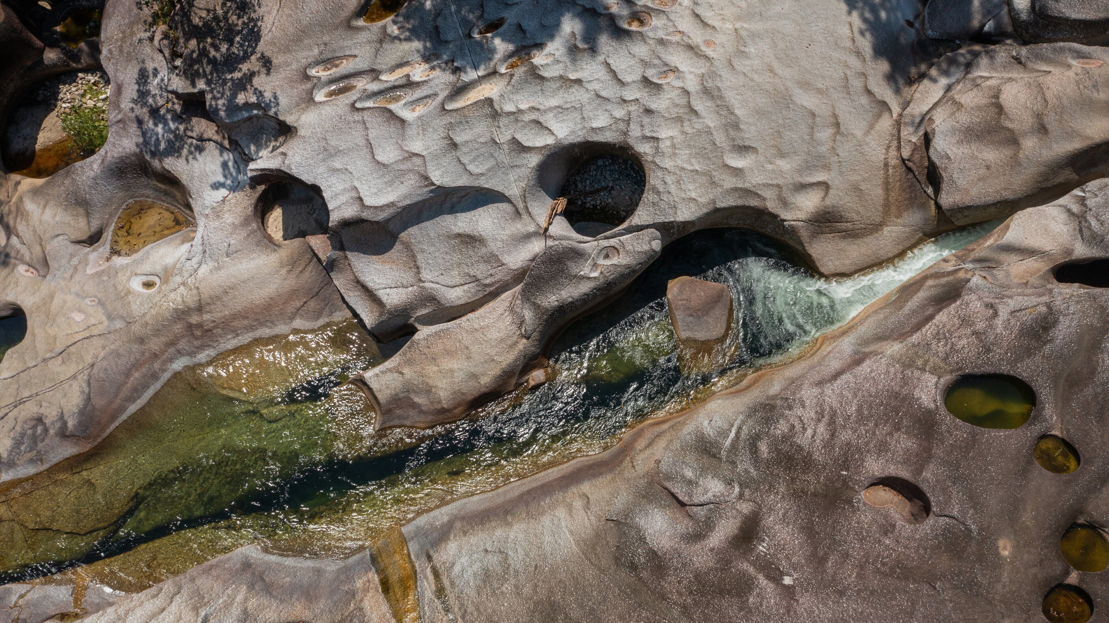 Babinda Boulders which includes a river or creek