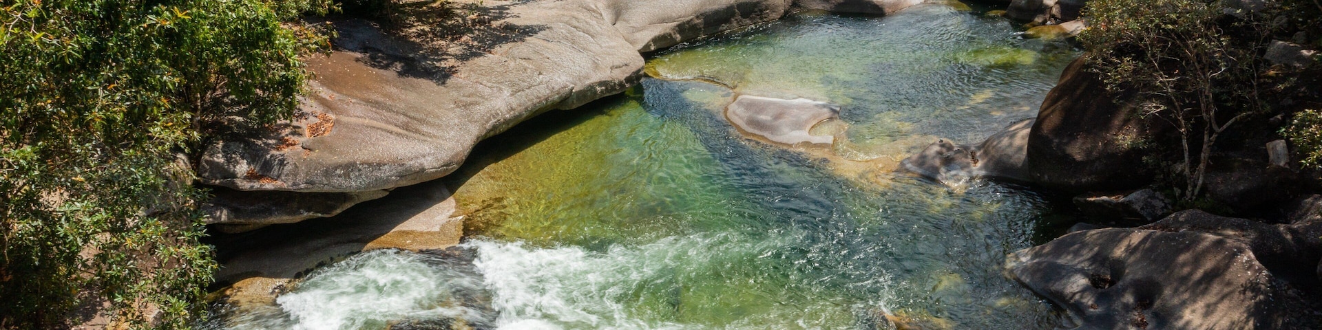 Babinda Boulders which includes a river or creek