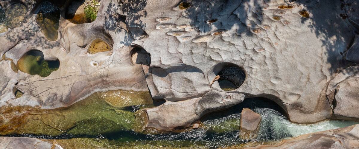 Babinda Boulders featuring a river or creek