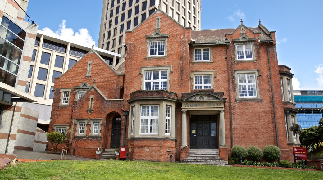 Turnbull House featuring heritage elements and a house