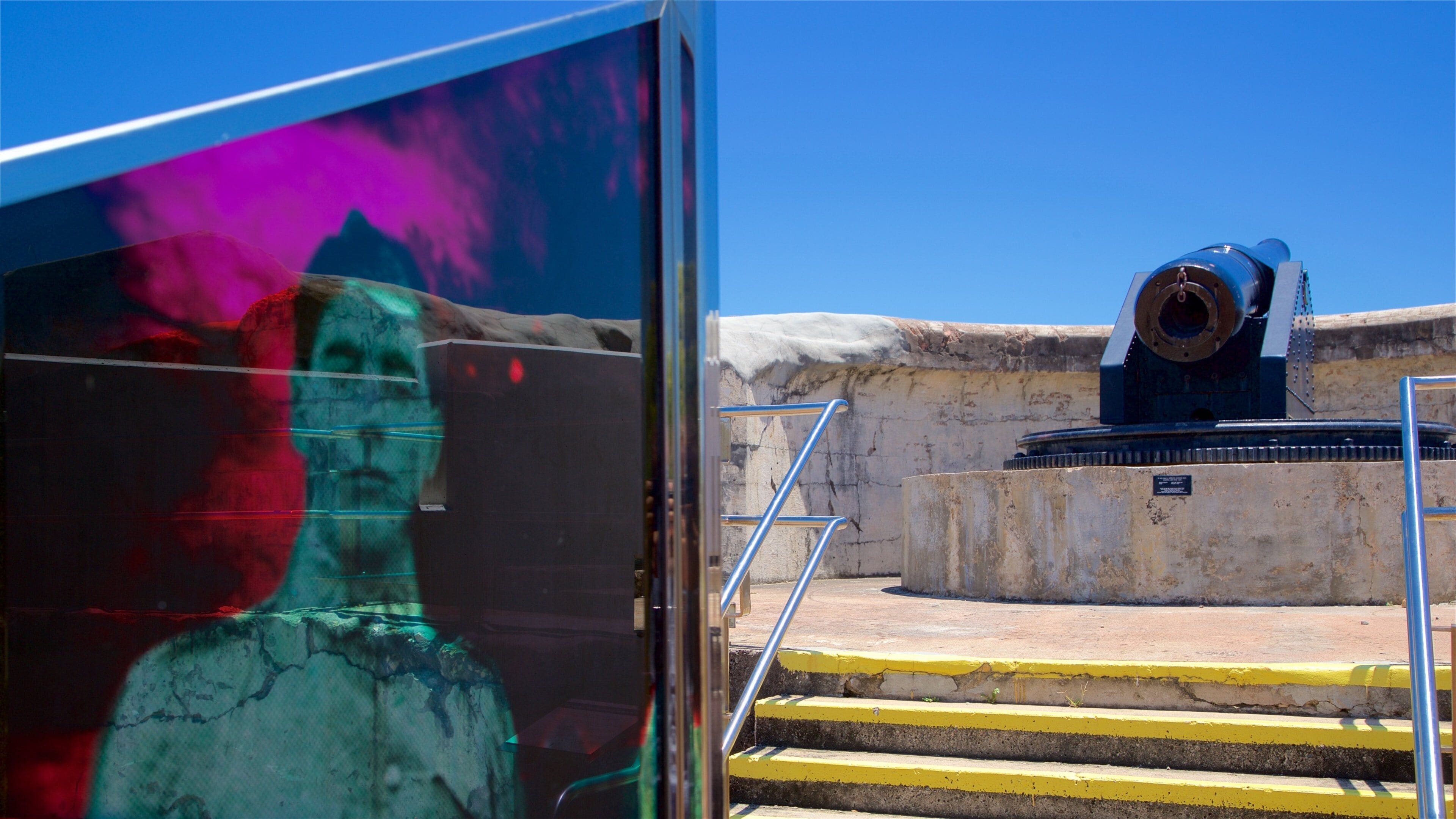 Townsville showing military items and heritage elements