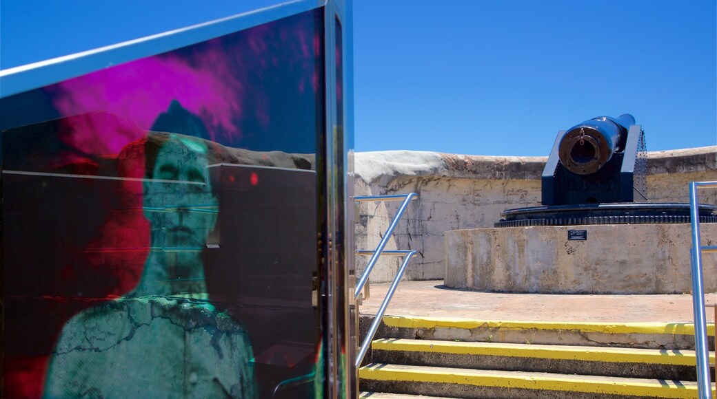 Townsville showing military items and heritage elements