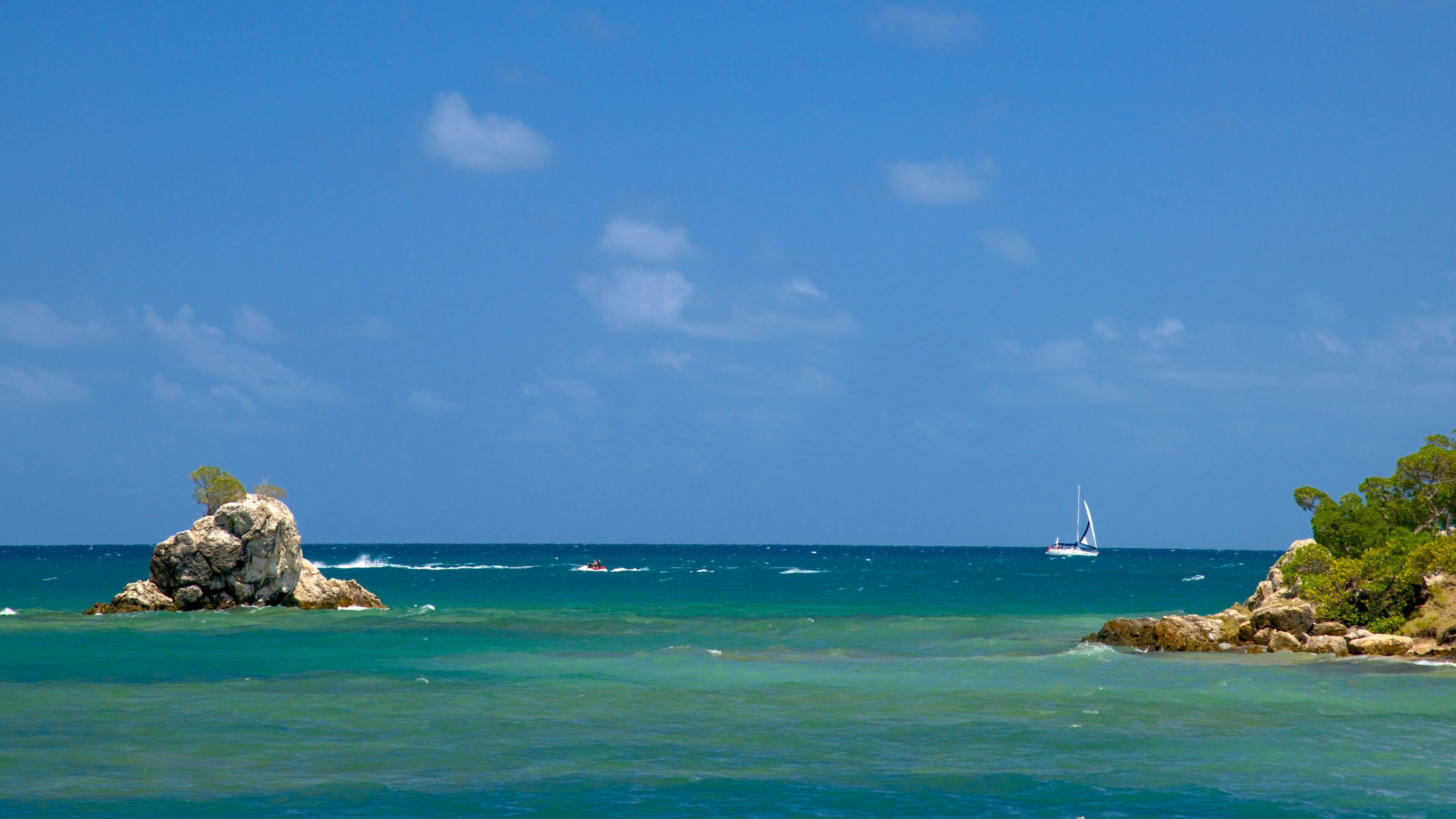 Nouméa welches beinhaltet allgemeine Küstenansicht und Felsküste