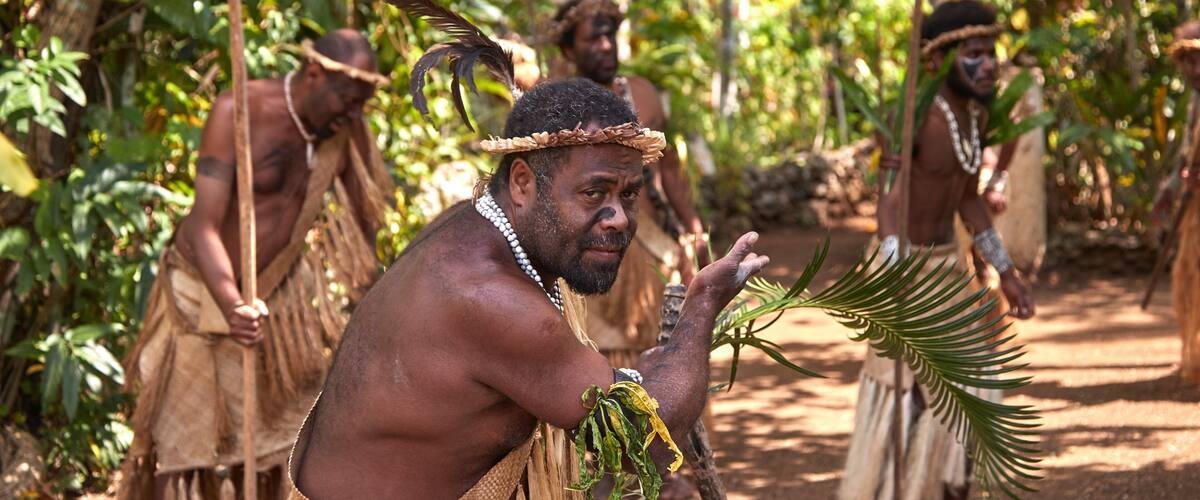 Ekasup Village featuring performance art, indigenous culture and a small town or village