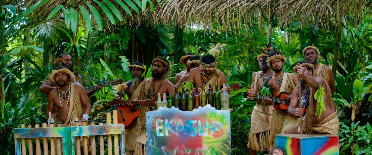 Port Vila which includes tropical scenes, performance art and indigenous culture