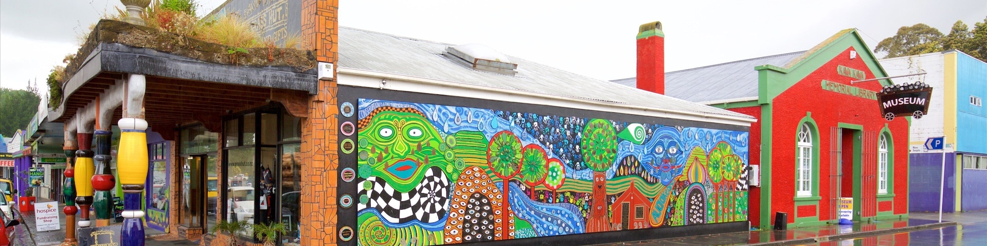 Kawakawa Bay showing outdoor art