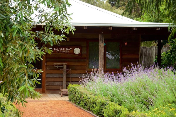 Naturaliste which includes a garden, a house and flowers