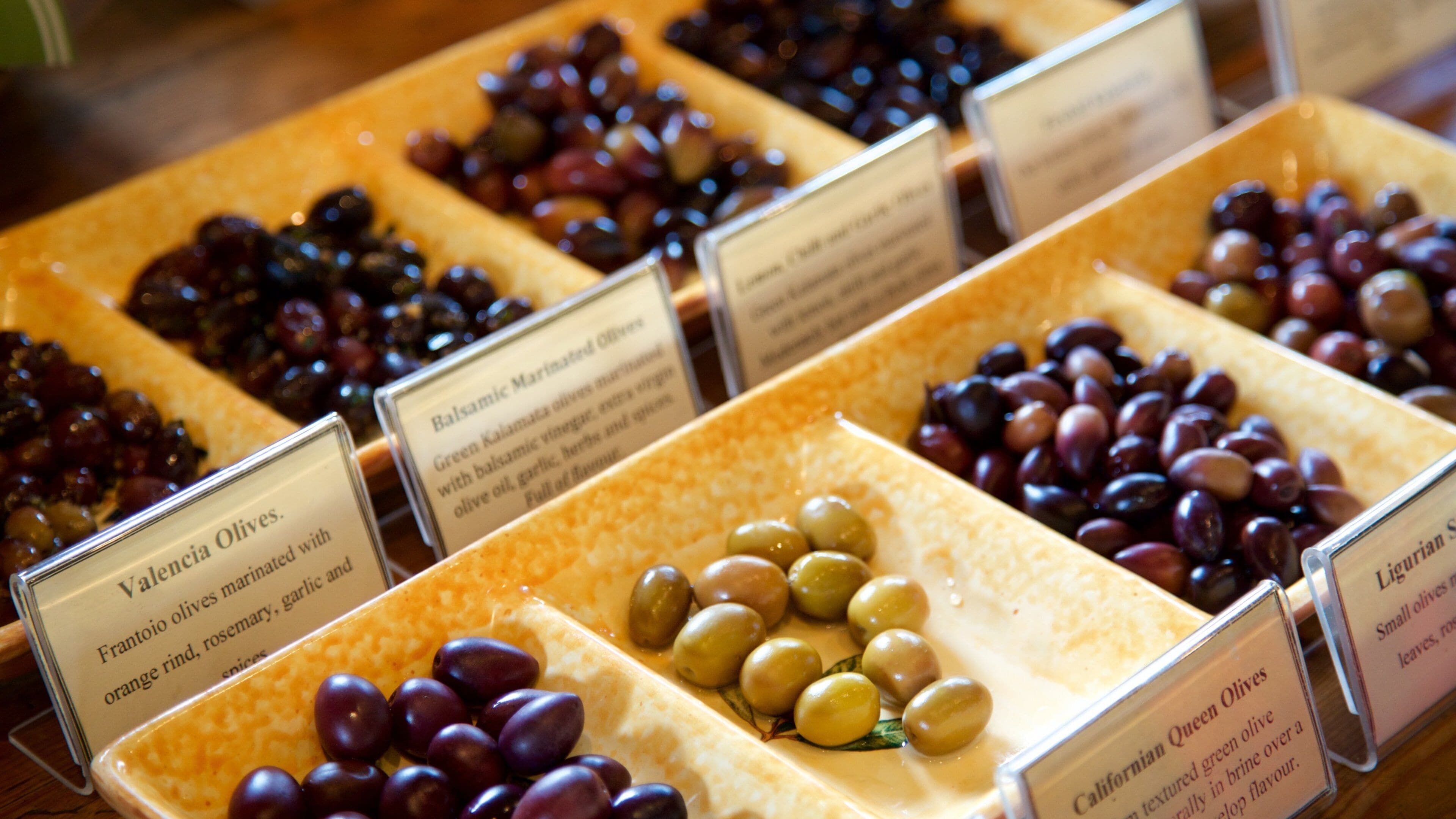 Naturaliste featuring food and interior views