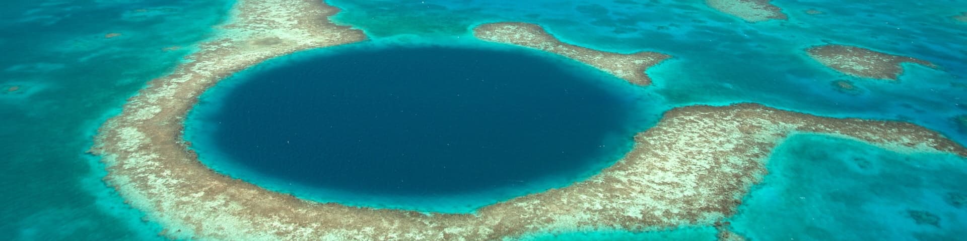 Belize which includes colorful reefs