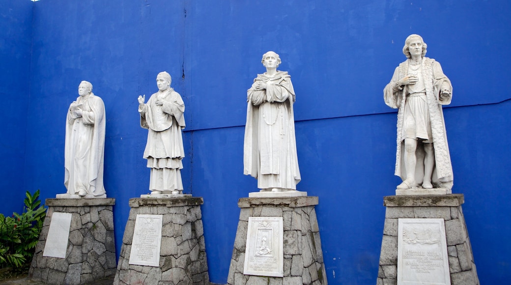 San Salvador mostrando elementos religiosos e uma estĂĄtua ou escultura