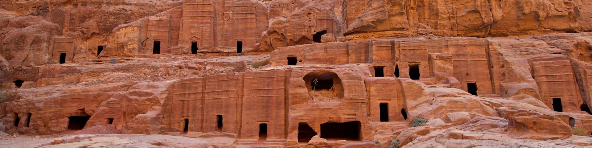 Rua das Fachadas caracterizando um desfiladeiro ou canyon e arquitetura de patrimônio