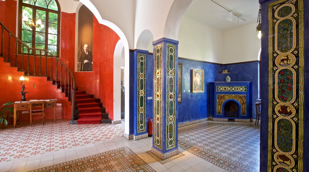 Bialik House presenterar ett hus och interiörer