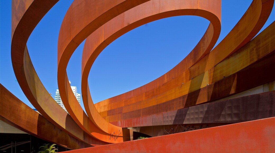 Design Museum Holon che include architettura moderna