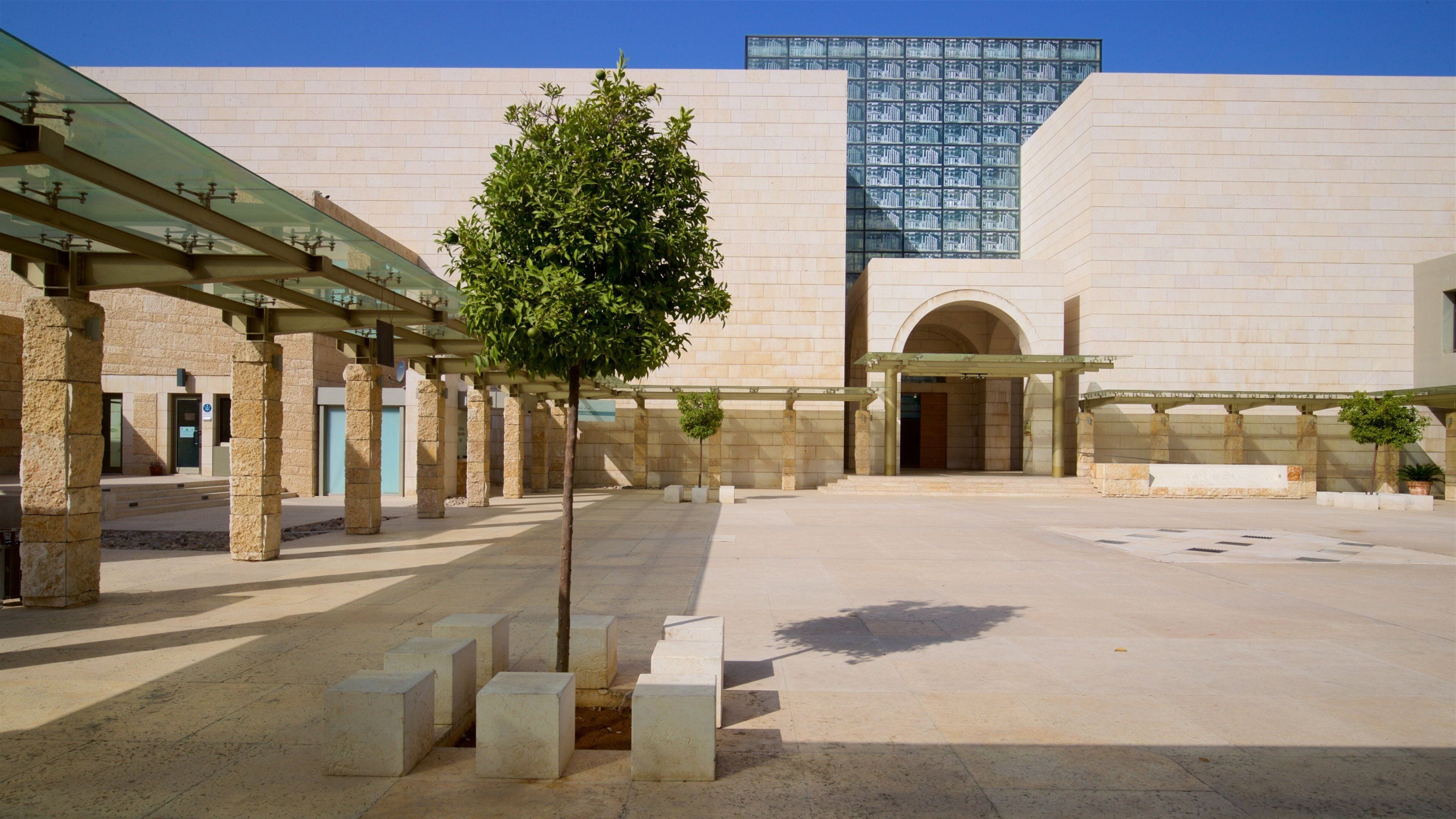 Jordan Museum che include piazza e architettura moderna