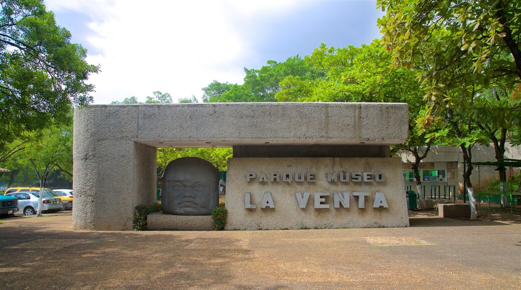 Villahermosa which includes a square or plaza, signage and outdoor art