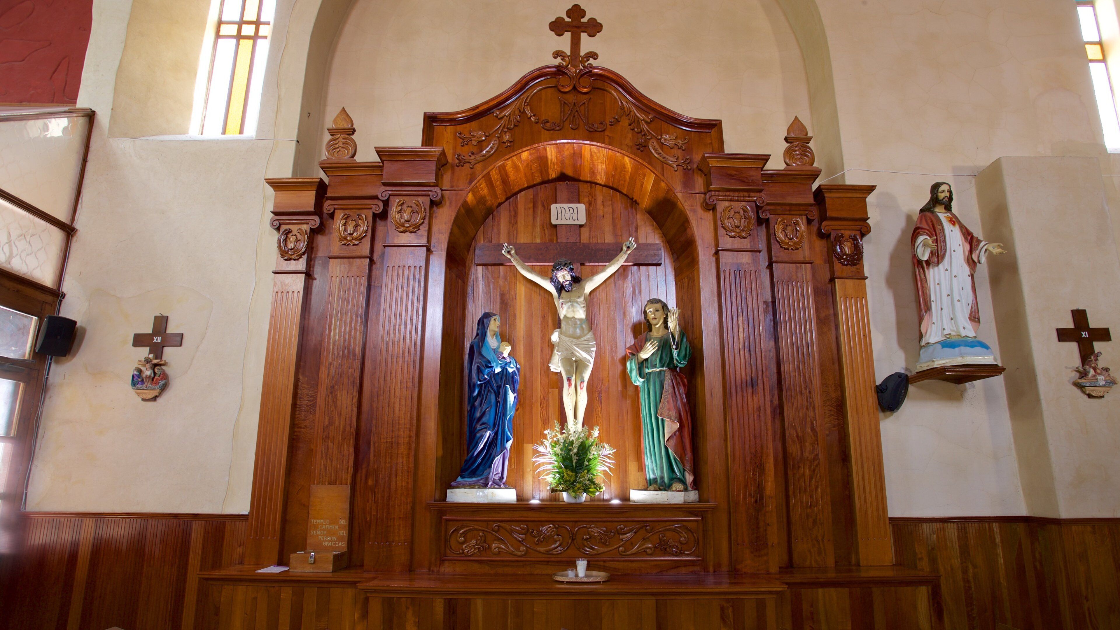 Templo del Carmen featuring interior views, religious aspects and a church or cathedral