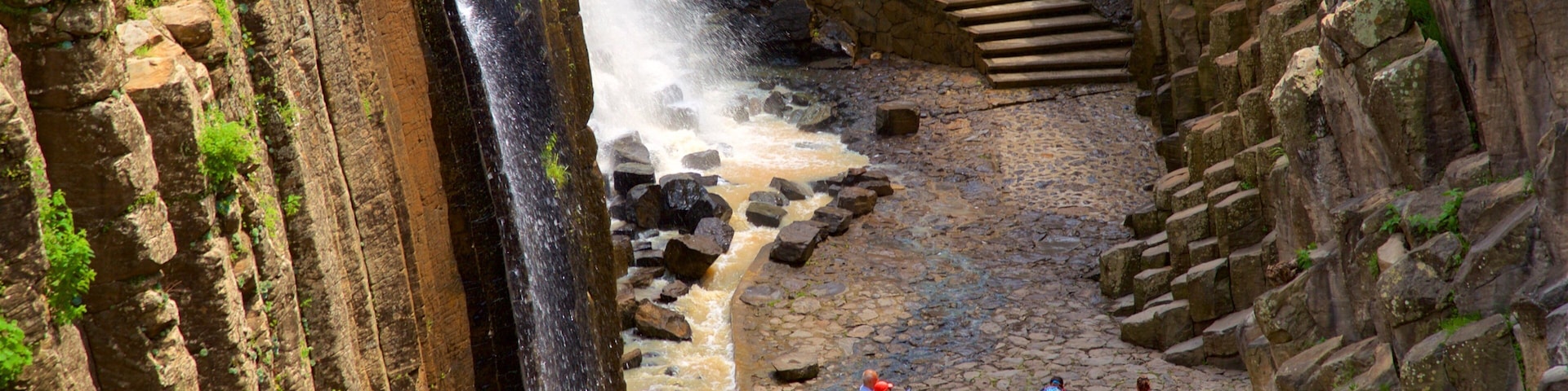 Prismas Basalticos Waterfall