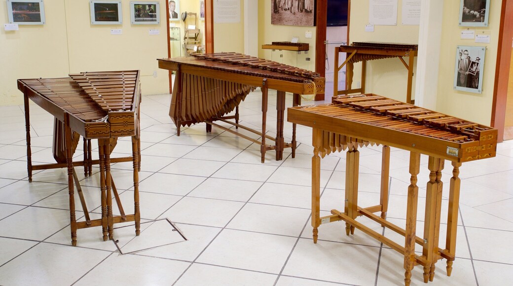Museo de la Marimba que incluye elementos patrimoniales y vistas de interior