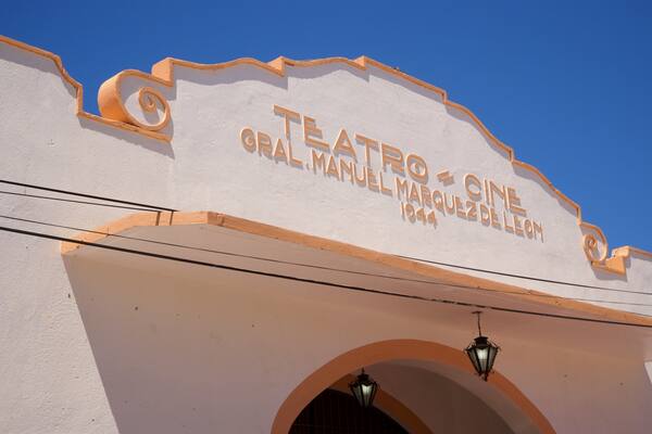 Teatro Marquez de Leon featuring signage