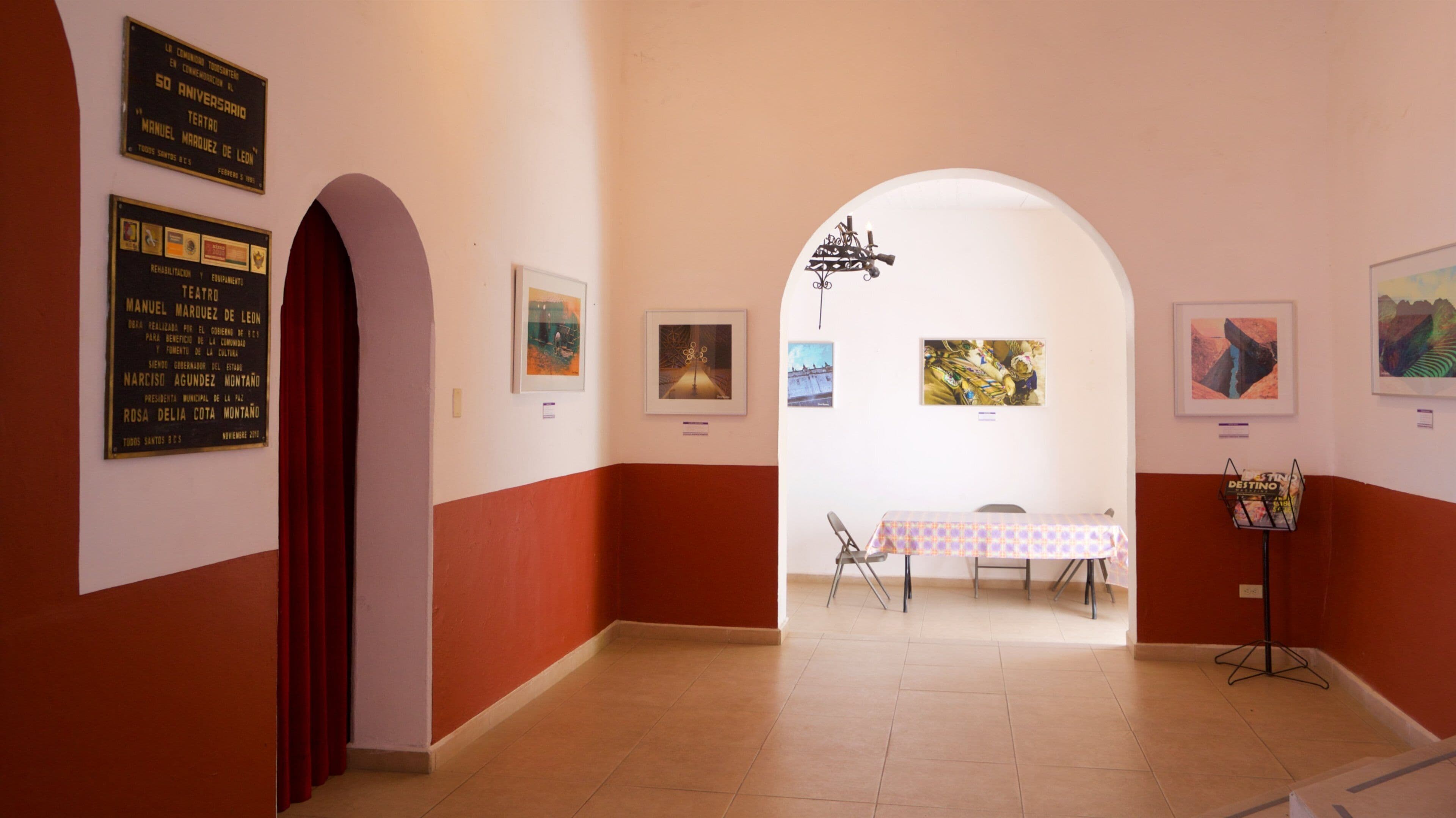 Teatro Marquez de Leon featuring interior views