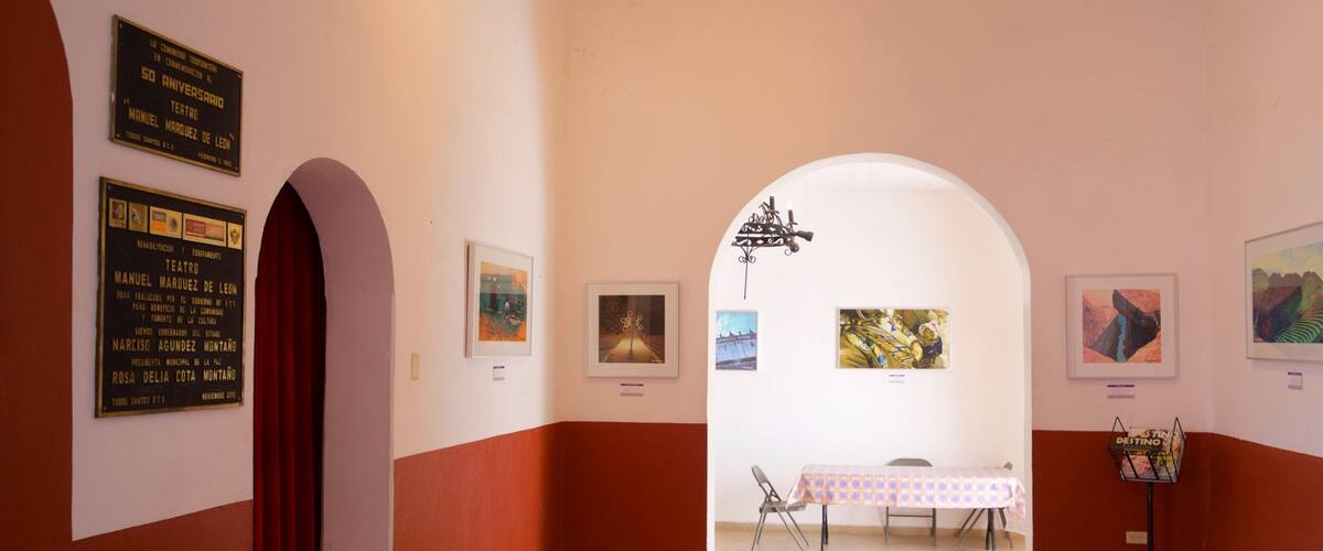 Teatro Marquez de Leon featuring interior views