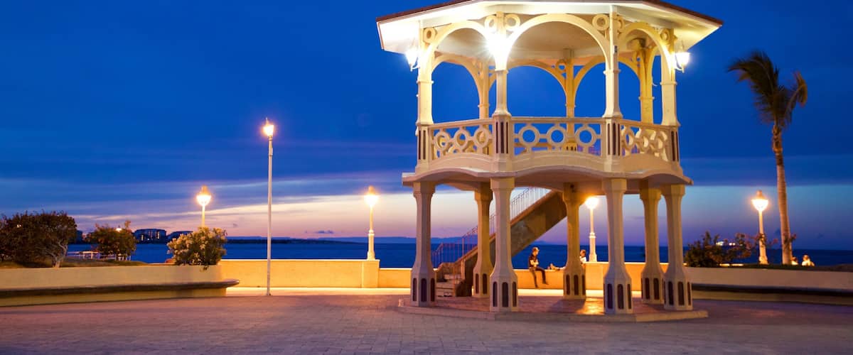 Malecon Kiosk which includes night scenes and general coastal views