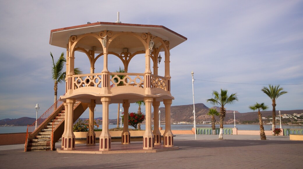 Malecon Kiosk which includes general coastal views