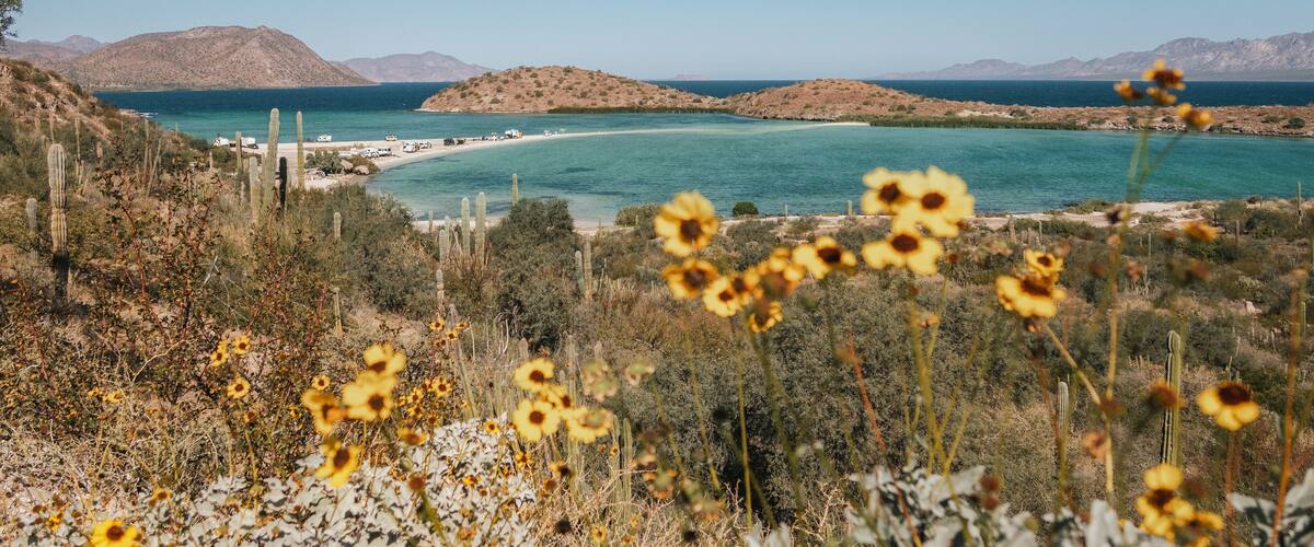 Turquoise water beach with Rv in Bahía Concepción, Loreto, Baja California, Mexico