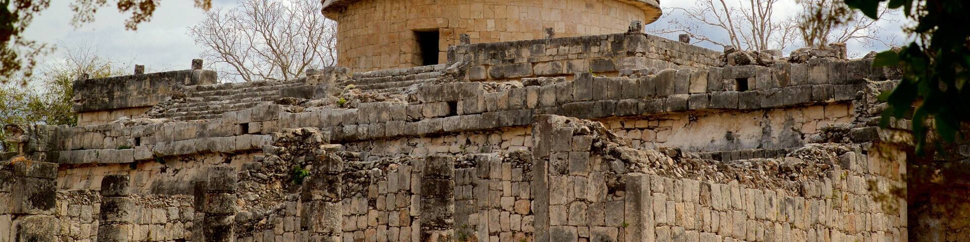 El Caracol ofreciendo patrimonio de arquitectura y una ruina