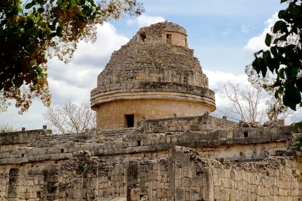 El Caracol showing heritage architecture and building ruins