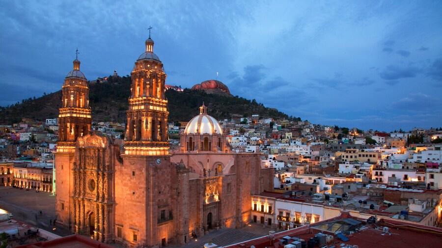 Zacatecas Cathedral inclusief historische architectuur, een stad en een kerk of kathedraal