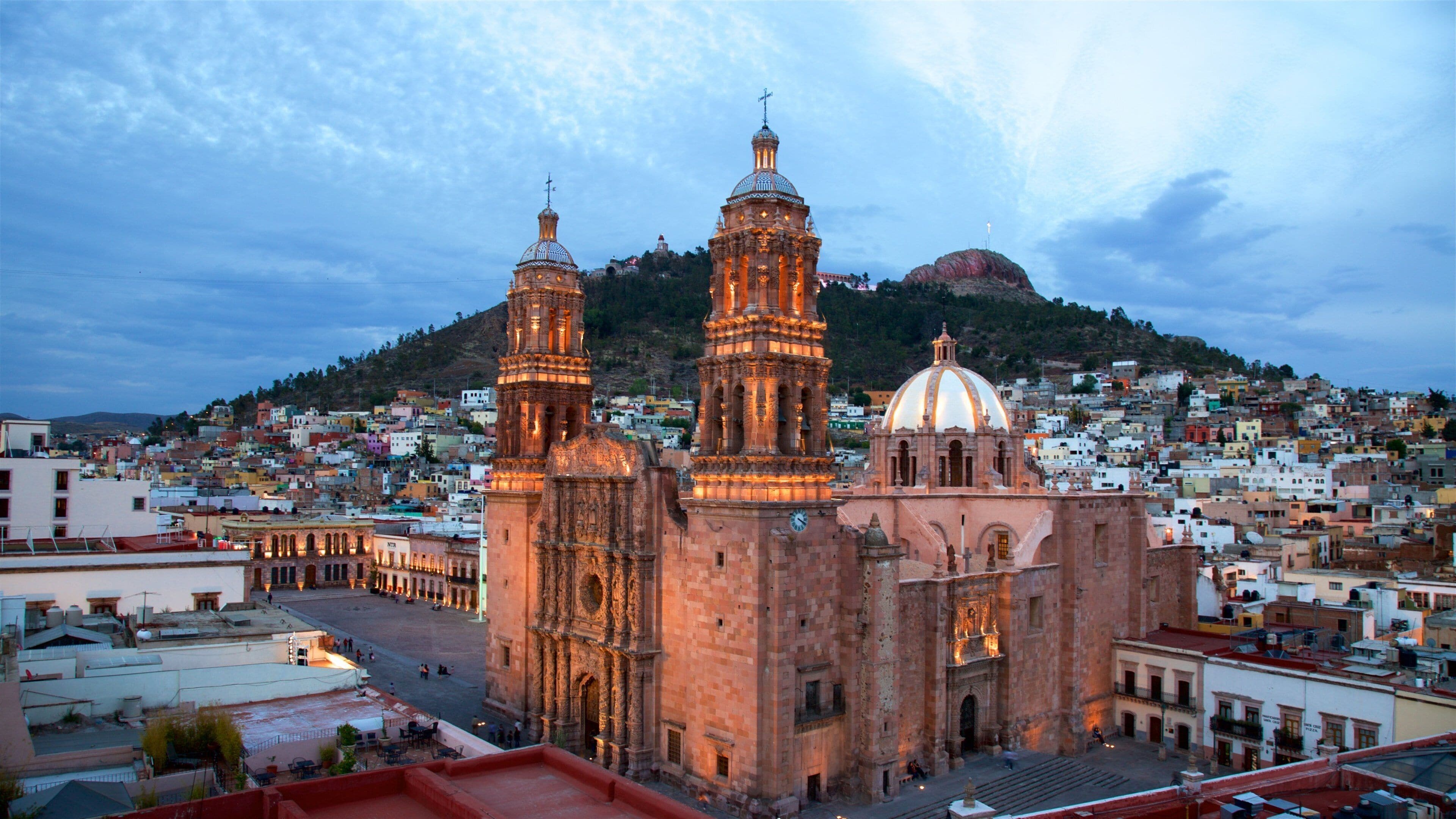 Zacatecas mostrando una iglesia o catedral, arquitectura patrimonial y vista panorámica