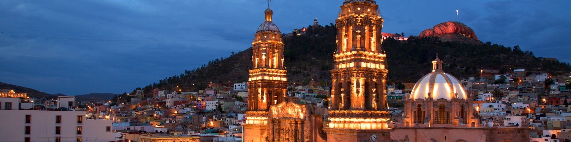 Messico che include architettura d\'epoca, paesaggio notturno e città