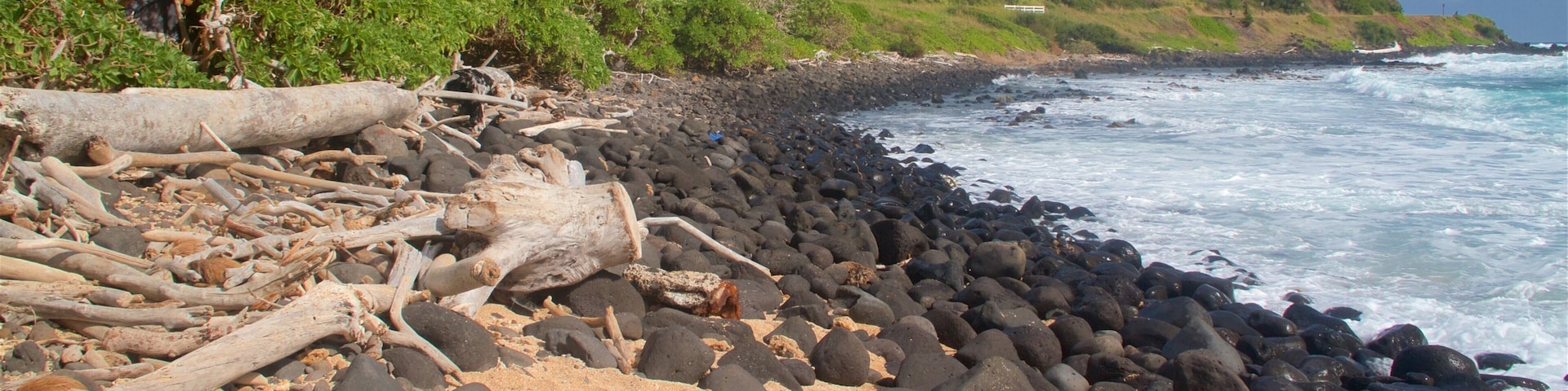 Ke Ala Hele Makalae East Shore Beach Path 其中包括 鵝卵石海灘, 崎嶇的海岸線 和 綜覽海岸風景