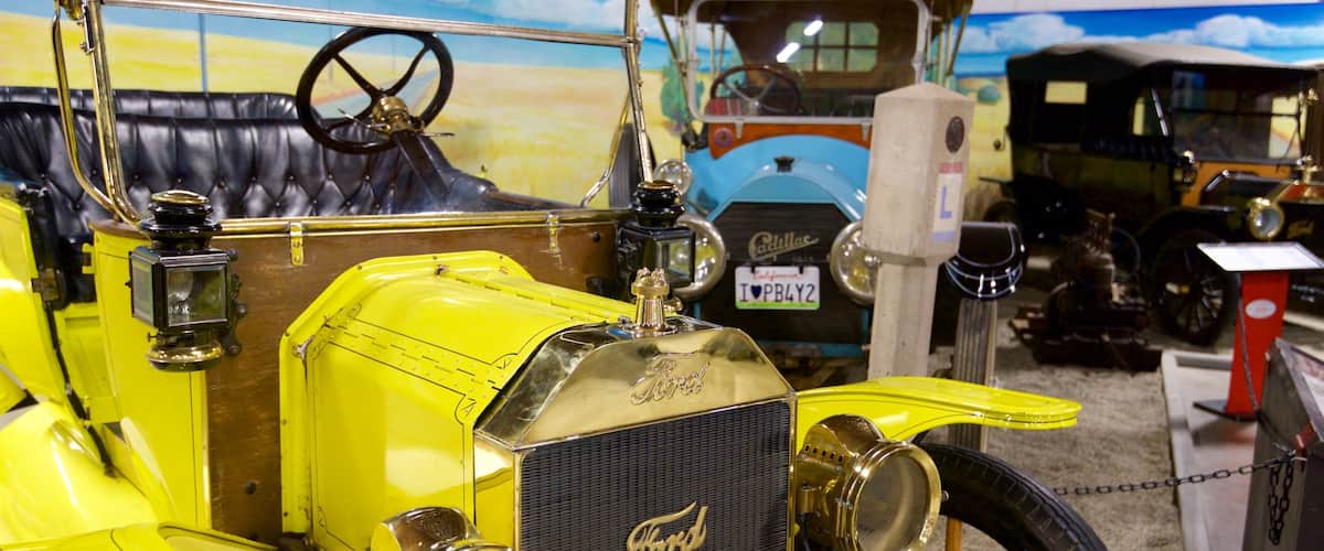 California Automobile Museum which includes heritage elements and interior views