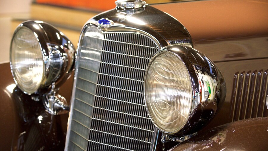California Automobile Museum featuring heritage elements and interior views