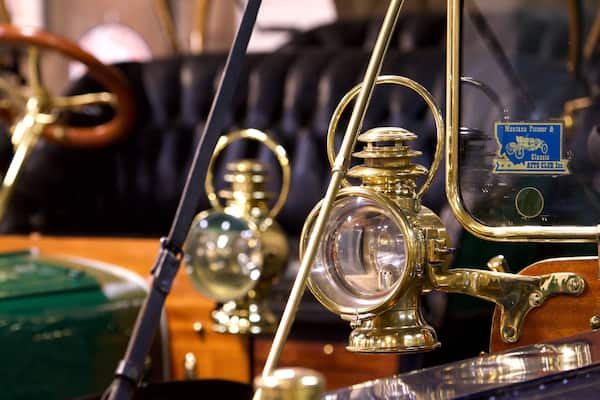 California Automobile Museum welches beinhaltet Geschichtliches und Innenansichten