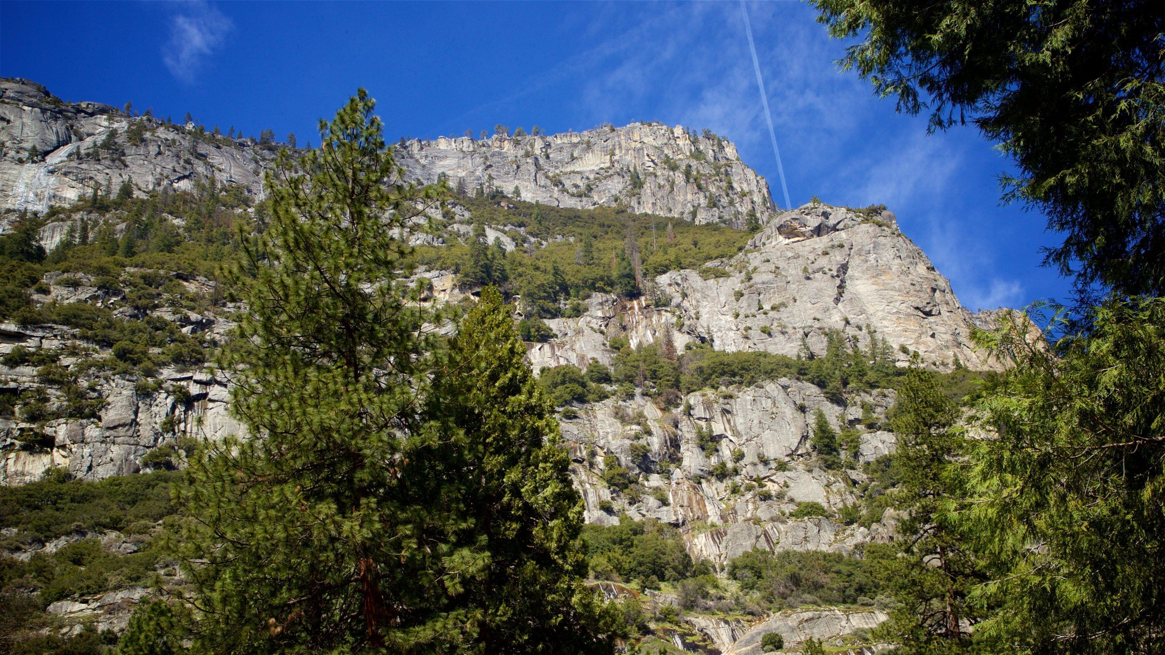 Yosemite Lodge Amphitheater mostrando montanhas