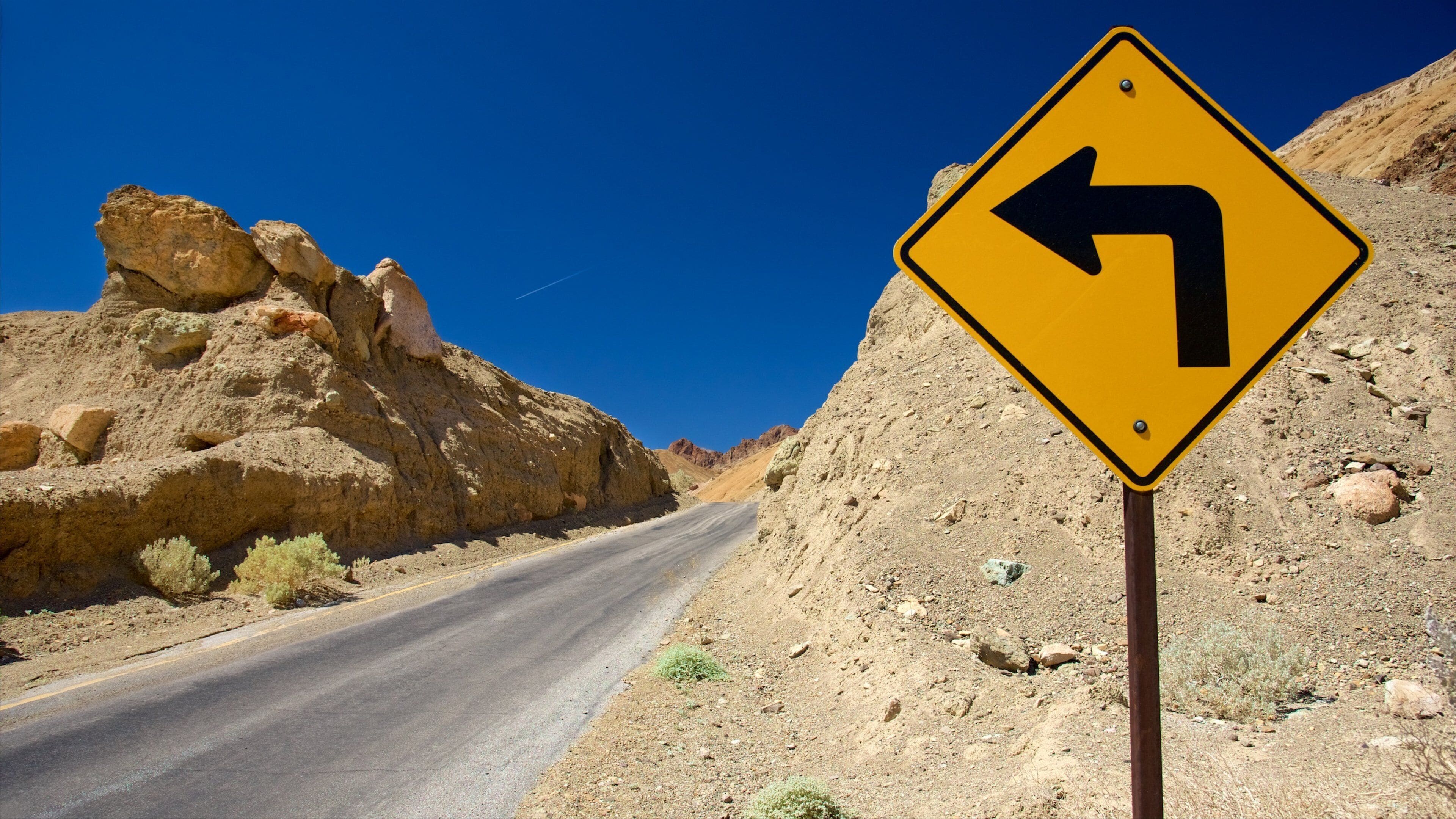 Vallée de la Mort montrant signalisation et scènes tranquilles