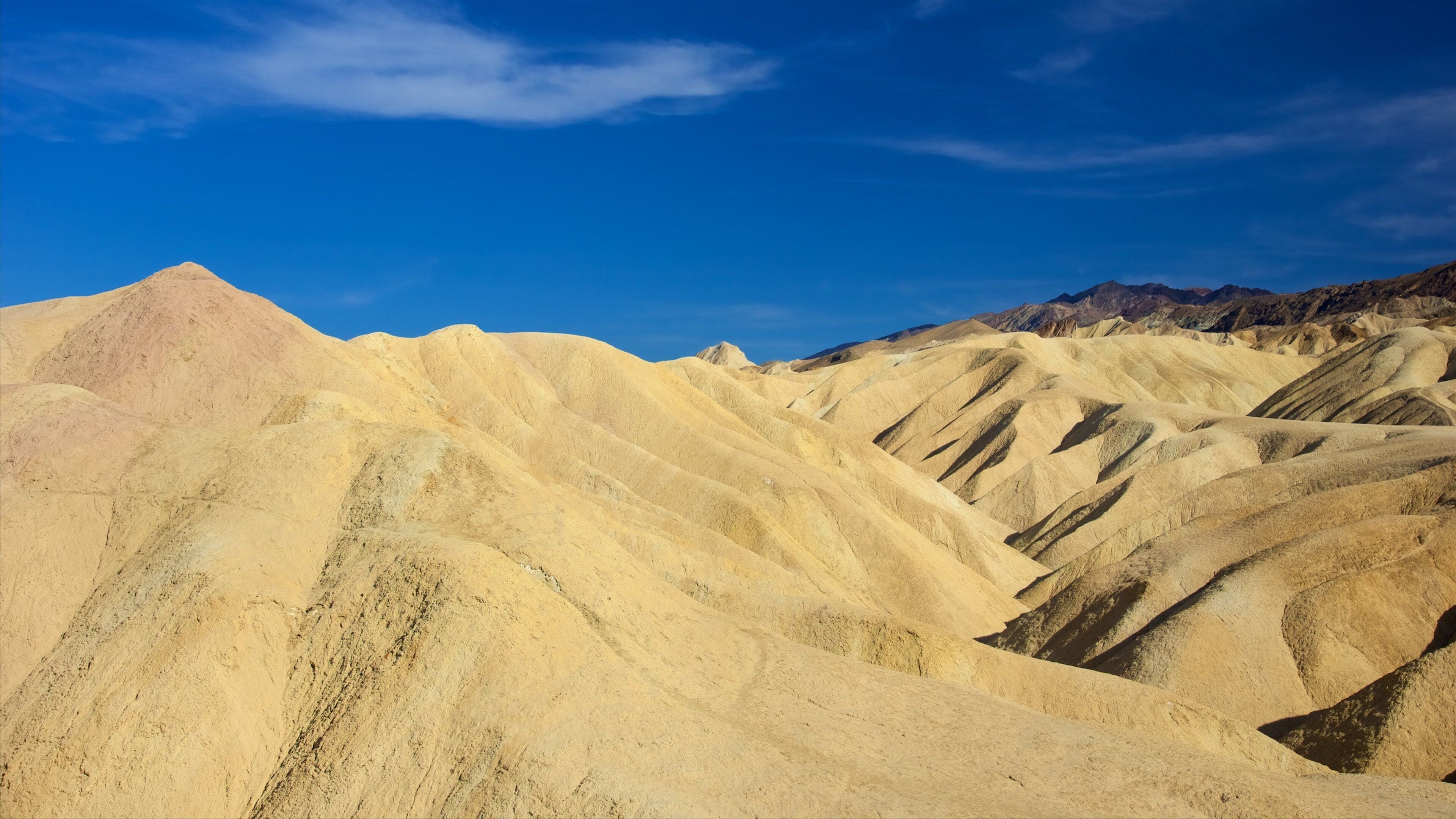 Zabriskie Point 을 보여주는 한적한 풍경, 사막 과 산