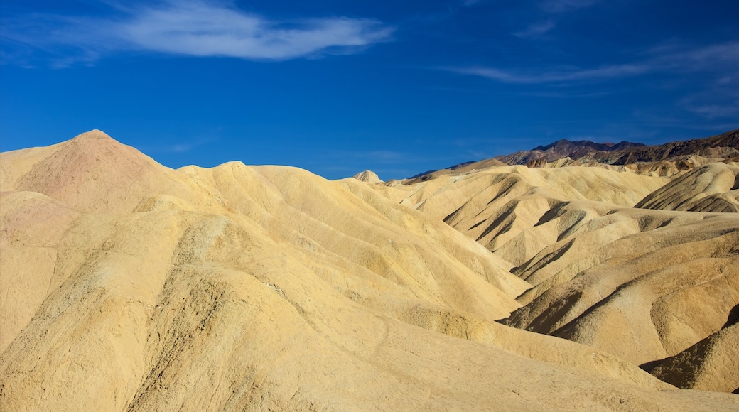 Zabriskie Point 을 보여주는 한적한 풍경, 사막 과 산