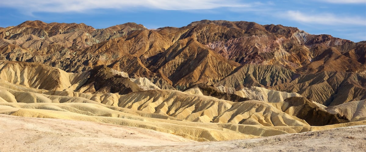 Death Valley welches beinhaltet ruhige Szenerie und Wüstenblick